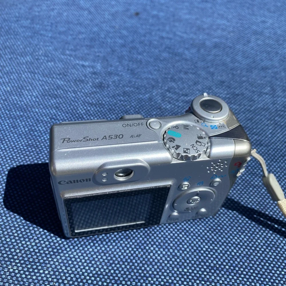 Silver Bedazzled Canon PowerShot A530 digital camera - Picture 3 of 4
